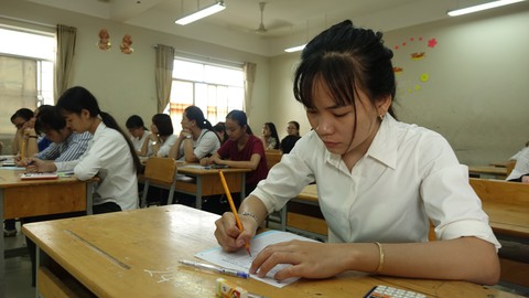 Sáng 21-7, hơn 3.700 thí sinh kiểm tra năng lực vào ĐH Luật TP.HCM - Ảnh 1. Sáng 21-7, hơn 3.700 thí sinh kiểm tra năng lực vào ĐH Luật TP.HCM - Ảnh 1.