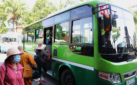 Xe buýt Sài Gòn nơi xin ngừng nơi trả tuyến, vì sao? - Ảnh 1. Xe buýt Sài Gòn nơi xin ngừng nơi trả tuyến, vì sao? - Ảnh 1.