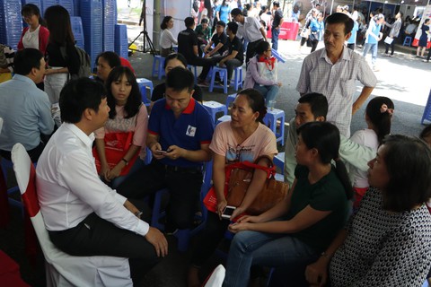 Thắc mắc không biết hỏi ai, phụ huynh thở phào khi đi nghe tư vấn xét tuyển - Ảnh 12. Thắc mắc không biết hỏi ai, phụ huynh thở phào khi đi nghe tư vấn xét tuyển - Ảnh 12.