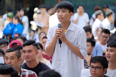 Nhiều thí sinh nghiên cứu điểm chuẩn như chuyên gia - Ảnh 6. Nhiều thí sinh nghiên cứu điểm chuẩn như chuyên gia - Ảnh 6.