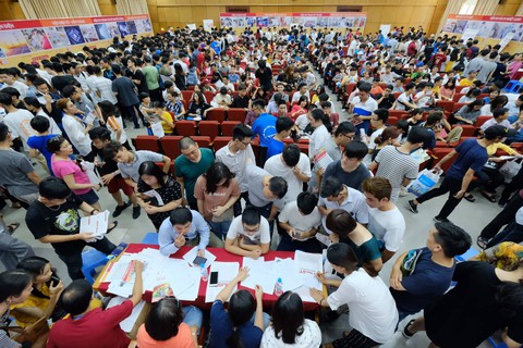 Nhiều thí sinh nghiên cứu điểm chuẩn như chuyên gia - Ảnh 5. Nhiều thí sinh nghiên cứu điểm chuẩn như chuyên gia - Ảnh 5.