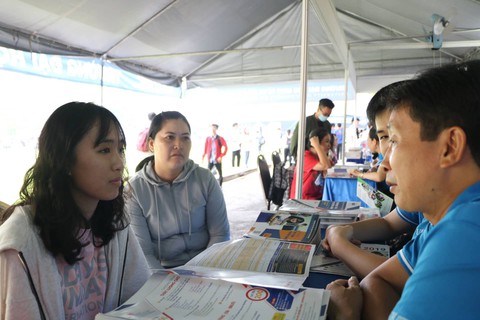 Ngày hội tư vấn xét tuyển 21-7: Điều chỉnh nguyện vọng sao để dễ trúng tuyển? - Ảnh 15. Ngày hội tư vấn xét tuyển 21-7: Điều chỉnh nguyện vọng sao để dễ trúng tuyển? - Ảnh 15.