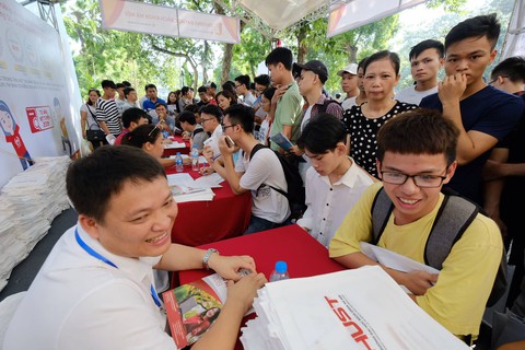 Khai mạc Ngày hội tư vấn xét tuyển 2019: Nhiều con đường khác nhau để lập nghiệp - Ảnh 9. Khai mạc Ngày hội tư vấn xét tuyển 2019: Nhiều con đường khác nhau để lập nghiệp - Ảnh 9.