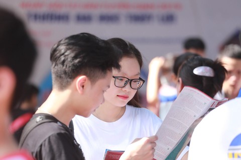 Nhiều thí sinh nghiên cứu điểm chuẩn như chuyên gia - Ảnh 11. Nhiều thí sinh nghiên cứu điểm chuẩn như chuyên gia - Ảnh 11.