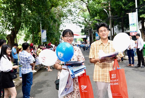 Ngày hội tư vấn xét tuyển 21-7: Điều chỉnh nguyện vọng sao để dễ trúng tuyển? - Ảnh 7. Ngày hội tư vấn xét tuyển 21-7: Điều chỉnh nguyện vọng sao để dễ trúng tuyển? - Ảnh 7.
