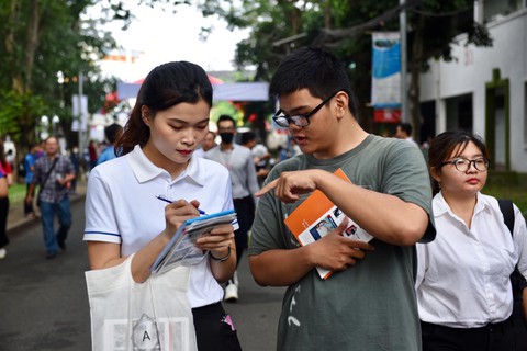 Ngày hội tư vấn xét tuyển 21-7: Điều chỉnh nguyện vọng sao để dễ trúng tuyển? - Ảnh 9. Ngày hội tư vấn xét tuyển 21-7: Điều chỉnh nguyện vọng sao để dễ trúng tuyển? - Ảnh 9.