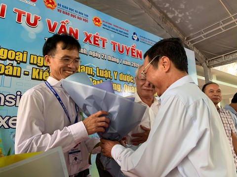 Khai mạc Ngày hội tư vấn xét tuyển 2019: Nhiều con đường khác nhau để lập nghiệp - Ảnh 6. Khai mạc Ngày hội tư vấn xét tuyển 2019: Nhiều con đường khác nhau để lập nghiệp - Ảnh 6.