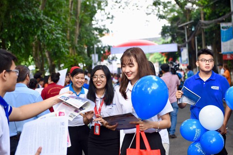 Khai mạc Ngày hội tư vấn xét tuyển 2019: Nhiều con đường khác nhau để lập nghiệp - Ảnh 13. Khai mạc Ngày hội tư vấn xét tuyển 2019: Nhiều con đường khác nhau để lập nghiệp - Ảnh 13.