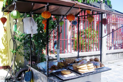 Lang thang ăn rong phố Hội, nơi trăm vật đều ngon - Ảnh 1. Lang thang ăn rong phố Hội, nơi trăm vật đều ngon - Ảnh 1.