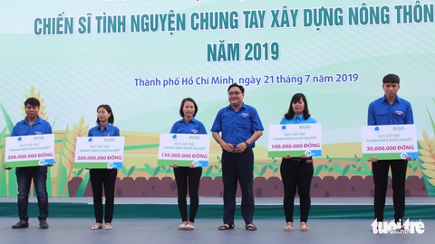 Chiến sĩ Mùa hè xanh về giúp dân xây dựng nông thôn mới - Ảnh 3. Chiến sĩ Mùa hè xanh về giúp dân xây dựng nông thôn mới - Ảnh 3.