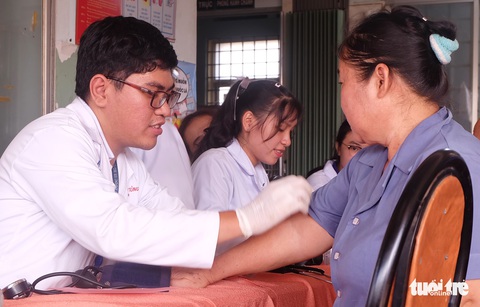 Chiến sĩ Mùa hè xanh về giúp dân xây dựng nông thôn mới - Ảnh 8. Chiến sĩ Mùa hè xanh về giúp dân xây dựng nông thôn mới - Ảnh 8.