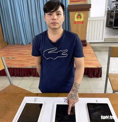 Nhập nha cướp iPad rồi chịu khó quay lại hỏi… mật khẩu mở iPad - Ảnh 2. Nhập nha cướp iPad rồi chịu khó quay lại hỏi… mật khẩu mở iPad - Ảnh 2.