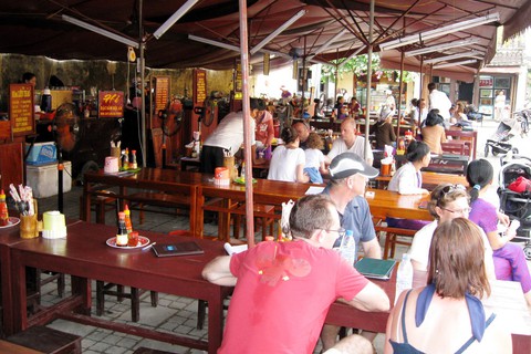 Lang thang ăn rong phố Hội, nơi trăm vật đều ngon - Ảnh 3. Lang thang ăn rong phố Hội, nơi trăm vật đều ngon - Ảnh 3.