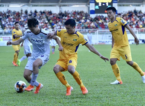 Sân Pleiku: Văn Toàn, Tuấn Anh, Minh Vương tỏa sáng - Ảnh 3. Sân Pleiku: Văn Toàn, Tuấn Anh, Minh Vương tỏa sáng - Ảnh 3.
