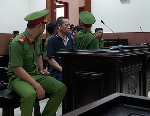 Cha dượng hiếp dâm con riêng của vợ suốt 5 năm, xử án kéo dài 4 năm - Ảnh 1. Cha dượng hiếp dâm con riêng của vợ suốt 5 năm, xử án kéo dài 4 năm - Ảnh 1.