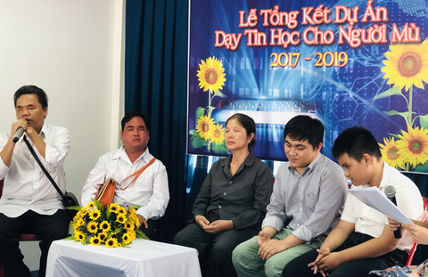 Người khiếm thị dạy tin học cho người khiếm thị, nâng đỡ nhau đến tương lai - Ảnh 3. Người khiếm thị dạy tin học cho người khiếm thị, nâng đỡ nhau đến tương lai - Ảnh 3.
