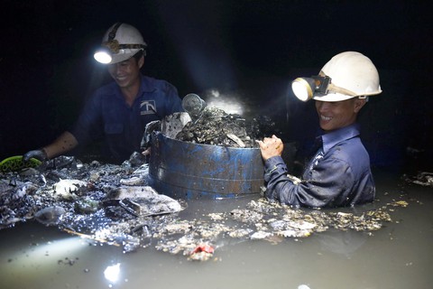 Tuần này công nhân thoát nước TP.HCM được trả lương sau nhiều tháng bị nợ - Ảnh 1. Tuần này công nhân thoát nước TP.HCM được trả lương sau nhiều tháng bị nợ - Ảnh 1.