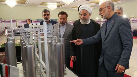 40 năm đối đầu Mỹ - Iran (1979-2019) - Kỳ 4: Câu chuyện hạt nhân đầy biến cố của Iran - Ảnh 3. 40 năm đối đầu Mỹ - Iran (1979-2019) - Kỳ 4: Câu chuyện hạt nhân đầy biến cố của Iran - Ảnh 3.