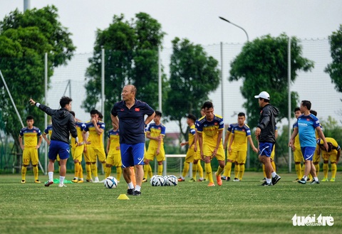 HLV Park Hang-seo hướng dẫn U22 Việt Nam chuẩn bị SEA Games 30 - Ảnh 4. HLV Park Hang-seo hướng dẫn U22 Việt Nam chuẩn bị SEA Games 30 - Ảnh 4.