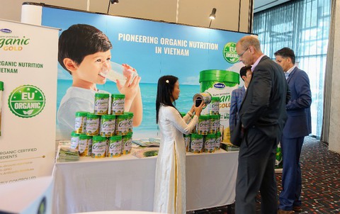 Sữa bột Organic cho trẻ của Vinamilk gây chú ý tại hội nghị sữa toàn cầu - Ảnh 6. Sữa bột Organic cho trẻ của Vinamilk gây chú ý tại hội nghị sữa toàn cầu - Ảnh 6.