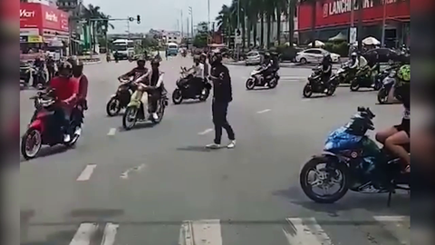 Xác minh đoàn xe Exciter tổ chức chặn đường giữa ngã tư - Ảnh 1. Xác minh đoàn xe Exciter tổ chức chặn đường giữa ngã tư - Ảnh 1.