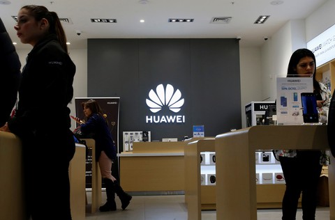 Ông Trump bàn vấn đề Huawei với CEO 7 công ty công nghệ hàng đầu - Ảnh 1. Ông Trump bàn vấn đề Huawei với CEO 7 công ty công nghệ hàng đầu - Ảnh 1.