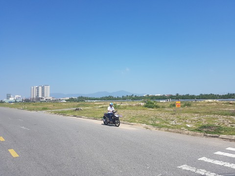 Đà Nẵng ra tối hậu thư với doanh nghiệp ‘ôm’ đất vàng rồi bỏ hoang - Ảnh 2. Đà Nẵng ra tối hậu thư với doanh nghiệp ‘ôm’ đất vàng rồi bỏ hoang - Ảnh 2.