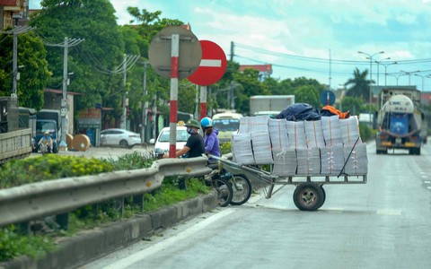 Tai nạn giao thông liên tiếp trên quốc lộ 5: Hiểm họa từ lối mở sang đường - Ảnh 2. Tai nạn giao thông liên tiếp trên quốc lộ 5: Hiểm họa từ lối mở sang đường - Ảnh 2.