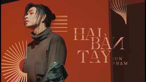 Jun Phạm khoe MV Hai bàn tay cảm hứng từ samurai - Ảnh 2. Jun Phạm khoe MV Hai bàn tay cảm hứng từ samurai - Ảnh 2.