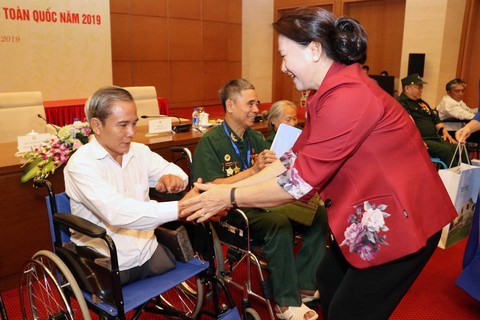 Chủ tịch Quốc hội gặp mặt các đại biểu thương binh nặng tiêu biểu toàn quốc - Ảnh 1. Chủ tịch Quốc hội gặp mặt các đại biểu thương binh nặng tiêu biểu toàn quốc - Ảnh 1.