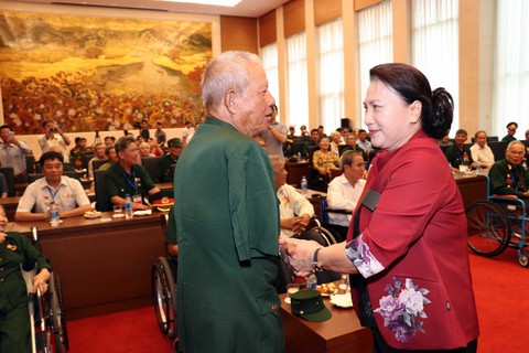 Chủ tịch Quốc hội gặp mặt các đại biểu thương binh nặng tiêu biểu toàn quốc - Ảnh 2. Chủ tịch Quốc hội gặp mặt các đại biểu thương binh nặng tiêu biểu toàn quốc - Ảnh 2.