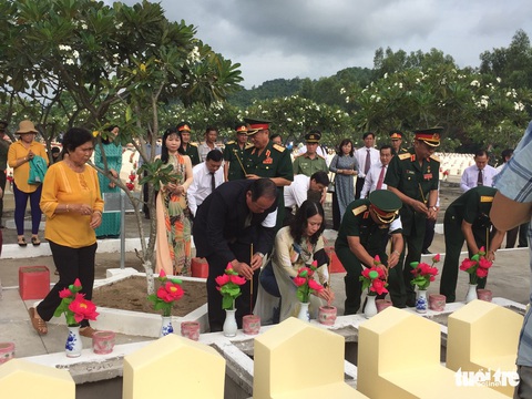 Truy điệu và cải táng hài cốt liệt sĩ quân tình nguyện Việt Nam - Ảnh 2. Truy điệu và cải táng hài cốt liệt sĩ quân tình nguyện Việt Nam - Ảnh 2.
