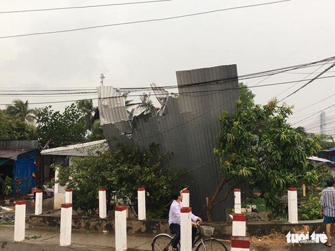 Mưa dông, lốc xoáy làm hơn 870 căn nhà ở An Giang sập, tốc mái - Ảnh 3. Mưa dông, lốc xoáy làm hơn 870 căn nhà ở An Giang sập, tốc mái - Ảnh 3.