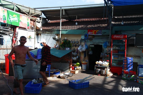 Đà Nẵng tháo dỡ phố nhậu nhếch nhác dưới chân cầu Rồng - Ảnh 5. Đà Nẵng tháo dỡ phố nhậu nhếch nhác dưới chân cầu Rồng - Ảnh 5.
