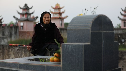 Đường về và chuyện hai người mẹ nhầm mộ con - Ảnh 1. Đường về và chuyện hai người mẹ nhầm mộ con - Ảnh 1.