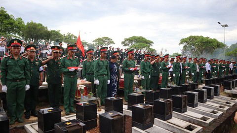 Truy điệu và cải táng hài cốt liệt sĩ quân tình nguyện Việt Nam - Ảnh 4. Truy điệu và cải táng hài cốt liệt sĩ quân tình nguyện Việt Nam - Ảnh 4.