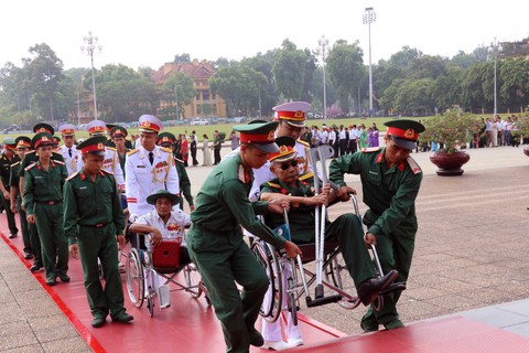 Chủ tịch Quốc hội gặp mặt các đại biểu thương binh nặng tiêu biểu toàn quốc - Ảnh 3. Chủ tịch Quốc hội gặp mặt các đại biểu thương binh nặng tiêu biểu toàn quốc - Ảnh 3.