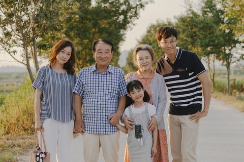 Điều cha mẹ không kể khiến khán giả khóc sụt sùi và rất đỗi xót xa - Ảnh 2. Điều cha mẹ không kể khiến khán giả khóc sụt sùi và rất đỗi xót xa - Ảnh 2.