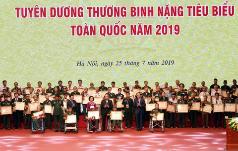 Thủ tướng: Thương binh nặng tiêu biểu là những tấm gương vượt khó vươn lên - Ảnh 1. Thủ tướng: Thương binh nặng tiêu biểu là những tấm gương vượt khó vươn lên - Ảnh 1.
