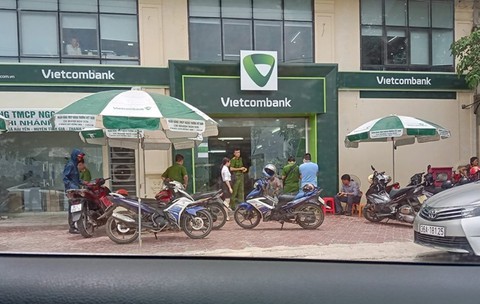 Nổ súng bắn bảo vệ để cướp ngân hàng - Ảnh 1. Nổ súng bắn bảo vệ để cướp ngân hàng - Ảnh 1.