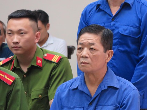 Xử vụ bảo kê chợ Long Biên: Hưng kính bị đề nghị mức án cao nhất đến 5 năm tù - Ảnh 1. Xử vụ bảo kê chợ Long Biên: Hưng kính bị đề nghị mức án cao nhất đến 5 năm tù - Ảnh 1.