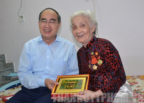 Bí thư Nguyễn Thiện Nhân đi thăm Mẹ Việt Nam Anh hùng, thương binh - Ảnh 1. Bí thư Nguyễn Thiện Nhân đi thăm Mẹ Việt Nam Anh hùng, thương binh - Ảnh 1.