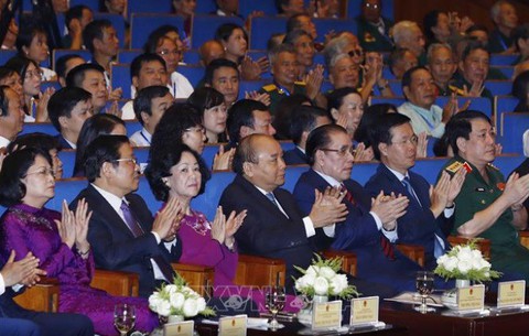 Thủ tướng Nguyễn Xuân Phúc tri ân thương bệnh binh và người có công - Ảnh 3. Thủ tướng Nguyễn Xuân Phúc tri ân thương bệnh binh và người có công - Ảnh 3.