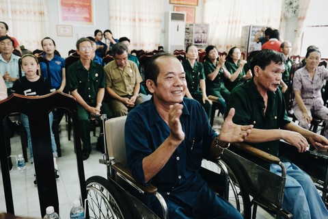 Hoa vẫn nở giữa mùa tháng 7 - Ảnh 12. Hoa vẫn nở giữa mùa tháng 7 - Ảnh 12.