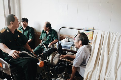 Hoa vẫn nở giữa mùa tháng 7 - Ảnh 7. Hoa vẫn nở giữa mùa tháng 7 - Ảnh 7.