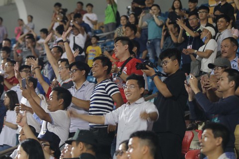 HLV Chung Hae Soung: V-League có 15.000 - 20.000 khán giả không khó - Ảnh 2. HLV Chung Hae Soung: V-League có 15.000 - 20.000 khán giả không khó - Ảnh 2.