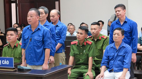 Vụ bảo kê chợ Long Biên: Đưa con nghiện đến uy hiếp tiểu thương - Ảnh 1. Vụ bảo kê chợ Long Biên: Đưa con nghiện đến uy hiếp tiểu thương - Ảnh 1.