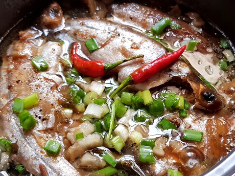 Ngày mưa, còn gì bằng món cá dứa kho tiêu ăn với cơm nóng - Ảnh 1. Ngày mưa, còn gì bằng món cá dứa kho tiêu ăn với cơm nóng - Ảnh 1.