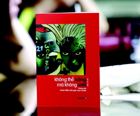 Nhà văn chỉ có một việc là viết - Ảnh 1. Nhà văn chỉ có một việc là viết - Ảnh 1.