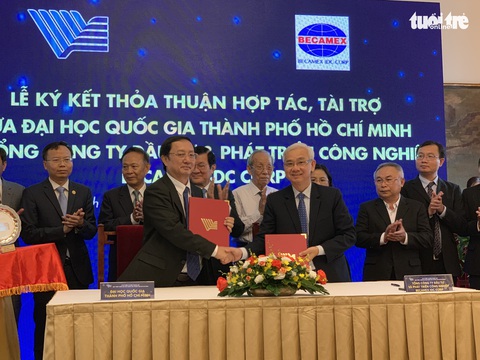 Cam kết tài trợ 362 tỉ đồng vào Quỹ phát triển ĐH Quốc gia TP.HCM - Ảnh 1. Cam kết tài trợ 362 tỉ đồng vào Quỹ phát triển ĐH Quốc gia TP.HCM - Ảnh 1.